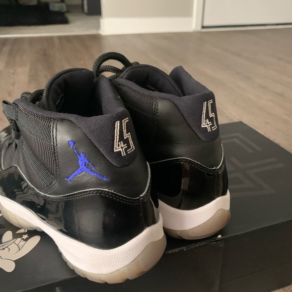 Space Jam Jordan 11 main image 8